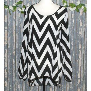 Studio Y Ladies Blouse M Black & White Chevron Open Back HI-Low Long Sleeve